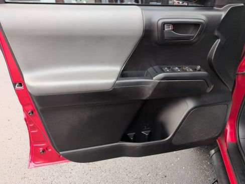 Used 2022 Toyota Tacoma SR AWD/4WD image 10