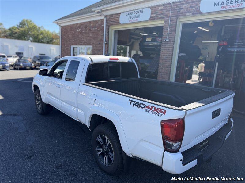 Used 2016 Toyota Tacoma TRD Sport AWD/4WD image 2