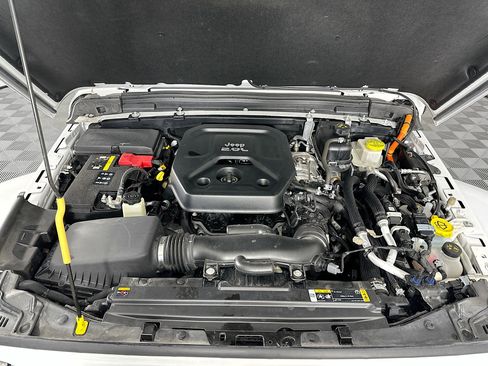 Used 2022 Jeep Wrangler Sahara w/ Cold Weather Group image 32