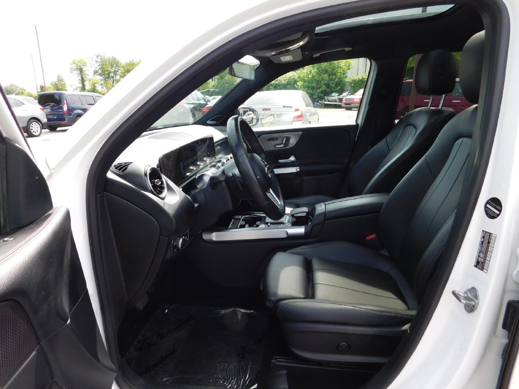 Used 2021 Mercedes-Benz GLB 250 4MATIC w/ Premium Package image 17