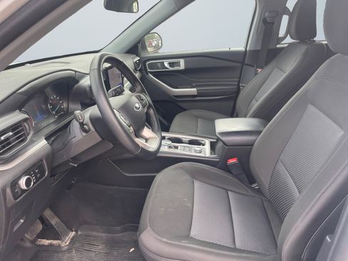 Used 2023 Ford Explorer XLT image 10