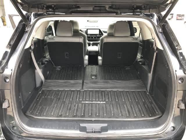 Used 2023 Toyota Highlander Limited AWD/4WD image 31