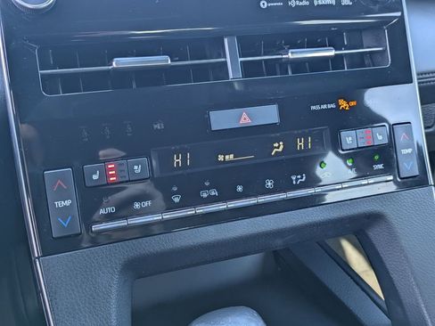 Used 2021 Toyota Avalon Limited image 23