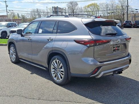 New 2026 Toyota Highlander Platinum AWD/4WD image 11