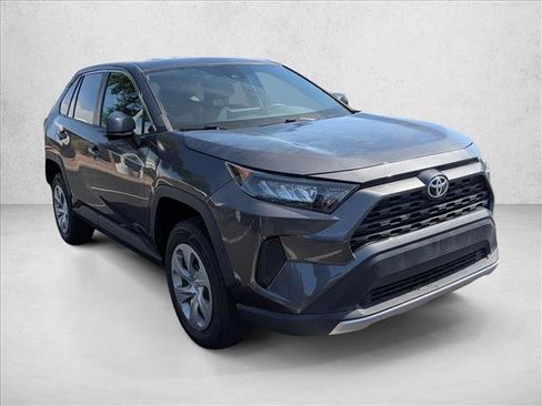 Used 2022 Toyota RAV4 LE FWD image 3