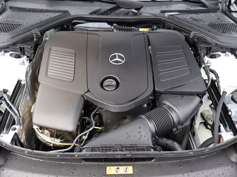 Used 2025 Mercedes-Benz E 350 4MATIC Sedan image 42