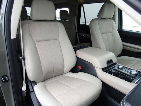 Used 2024 Ford Expedition XLT image 20