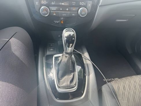 Used 2019 Nissan Rogue SV w/ Premium Package AWD/4WD image 24