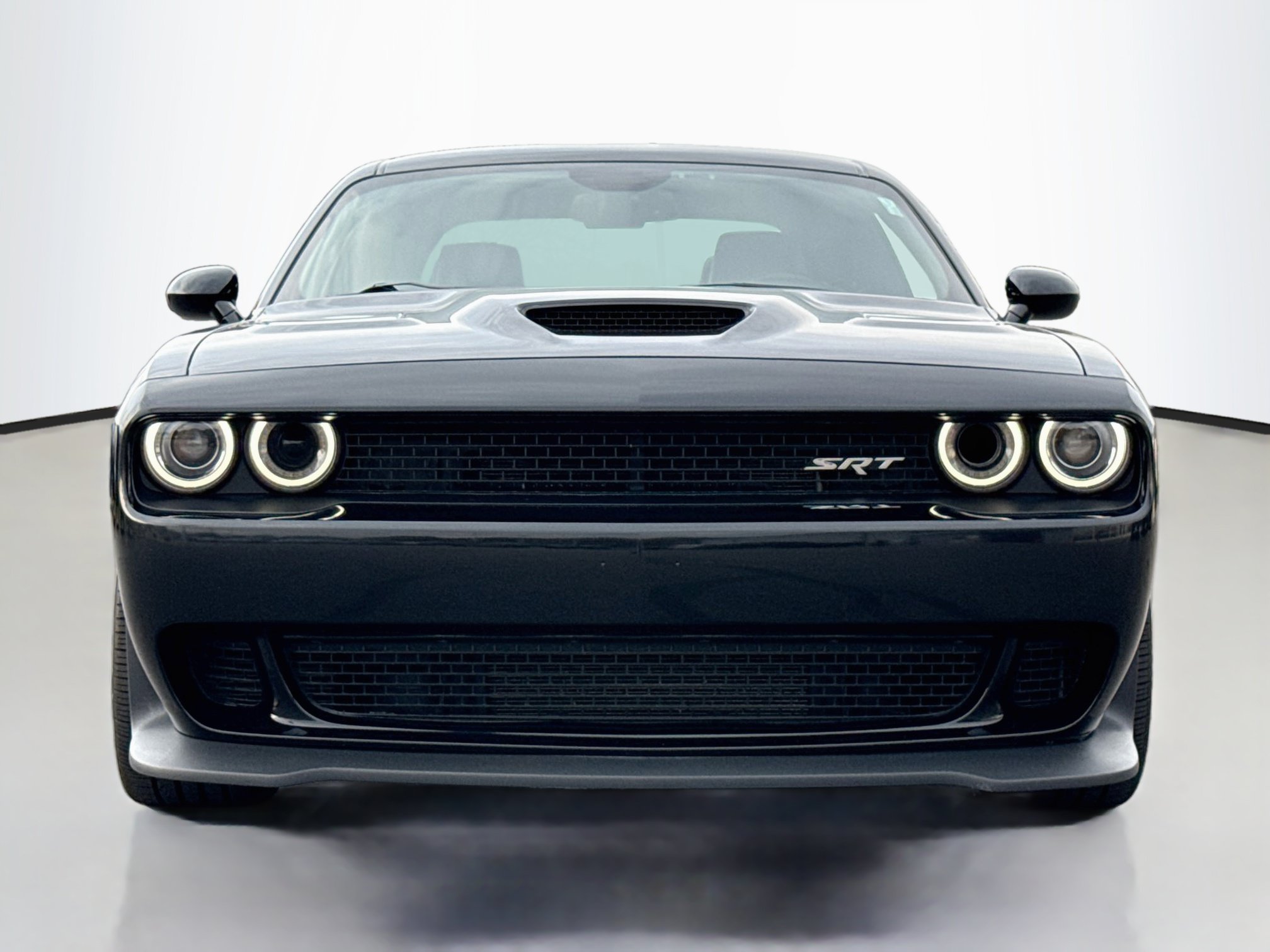 Used 2016 Dodge Challenger SRT Hellcat RWD image 2