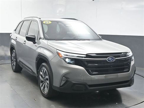 Used 2025 Subaru Forester Touring w/ Touring Package image 2