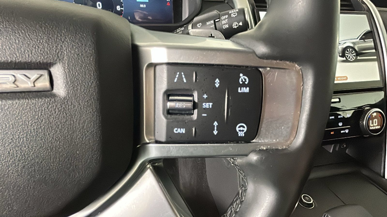 Used 2024 Land Rover Discovery S AWD/4WD image 18