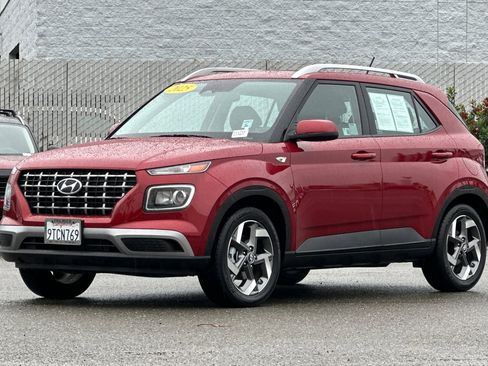 Used 2025 Hyundai Venue SEL image 8