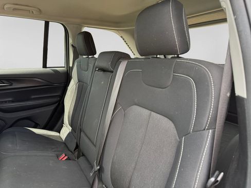 Used 2024 Jeep Grand Cherokee Laredo RWD image 38