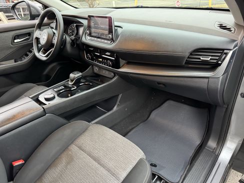 Used 2021 Nissan Rogue SV image 37