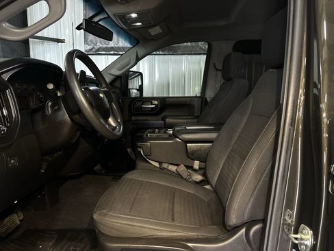 Used 2022 Chevrolet Silverado 2500 Custom w/ Custom Value Package image 12
