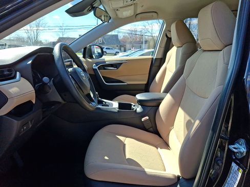 Used 2025 Toyota RAV4 XLE image 16