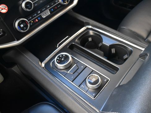 Used 2024 Ford Expedition XLT image 46