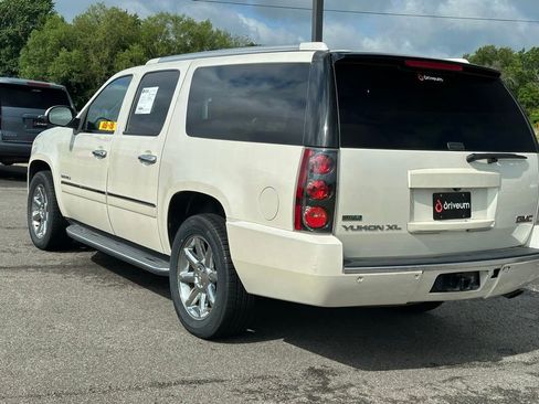 Used 2011 GMC Yukon XL Denali RWD image 7