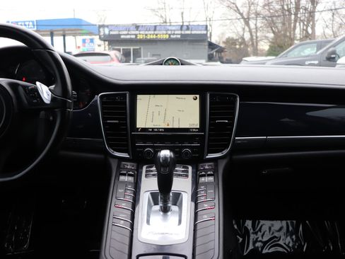 Used 2016 Porsche Panamera 4 image 19