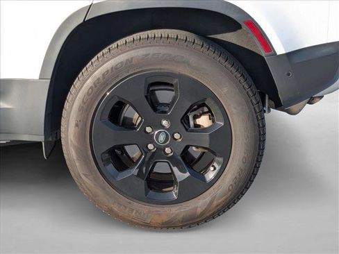 Used 2023 Land Rover Defender 110 SE image 19