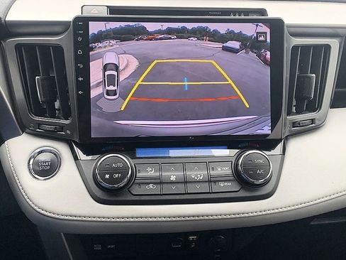 Used 2018 Toyota RAV4 XLE FWD image 14