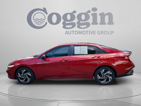 Certified 2025 Hyundai Elantra Sport FWD image 3