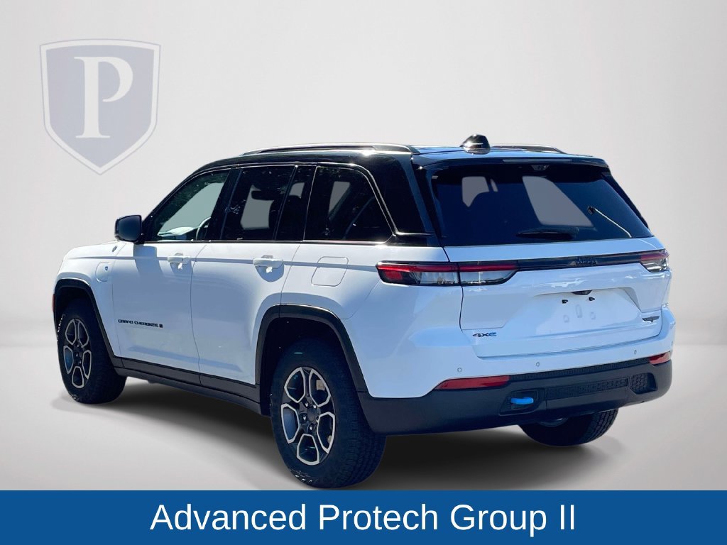 Certified 2023 Jeep Grand Cherokee Trailhawk w/ Advanced Protech Group II AWD/4WD image 7