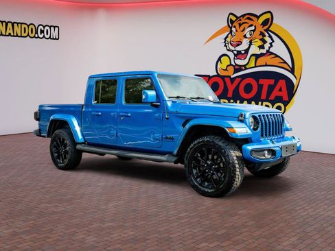 Used 2022 Jeep Gladiator Overland AWD/4WD image 3