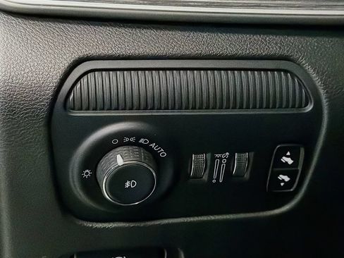 Used 2022 Jeep Wagoneer Series III AWD/4WD image 12