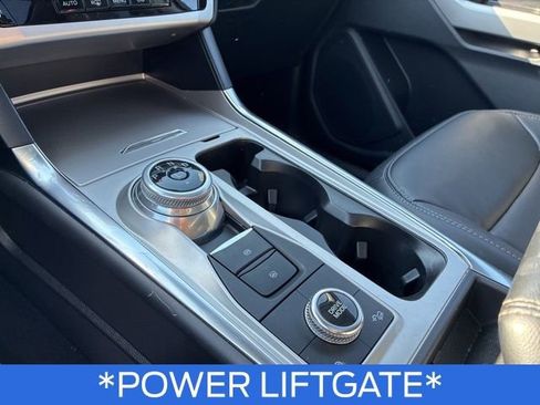 Used 2022 Ford Explorer XLT w/ Equipment Group 202A image 18