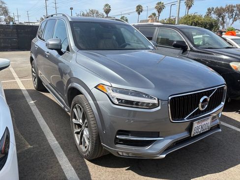 Used 2018 Volvo XC90 T6 Momentum w/ Convenience Package AWD/4WD image 4