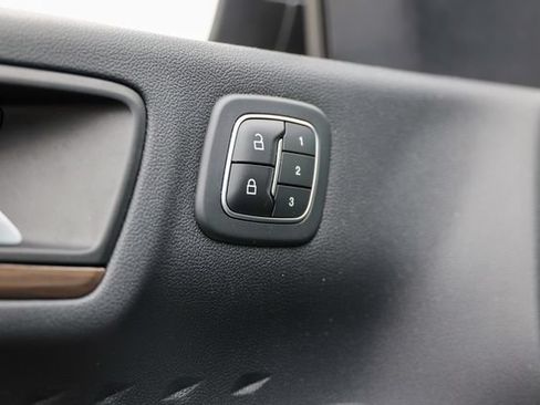 Used 2020 Ford Escape Titanium FWD image 6