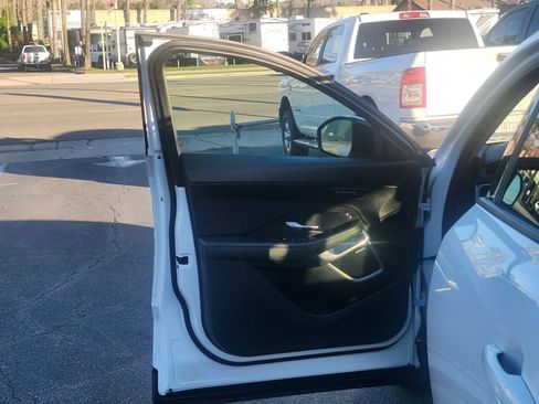 Used 2020 Jaguar E-PACE SE image 21