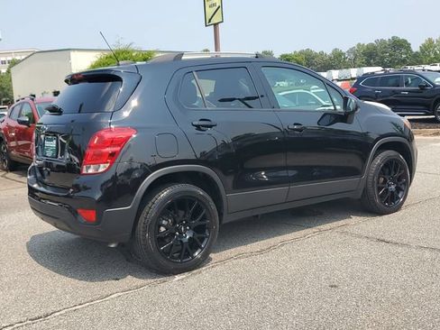 Used 2022 Chevrolet Trax LT w/ Premium Seat Package AWD/4WD image 6