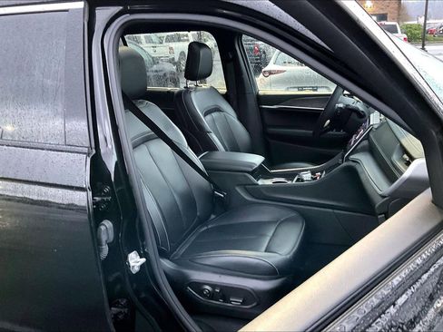 Used 2024 Jeep Grand Cherokee L Limited w/ Luxury Tech Group II image 7