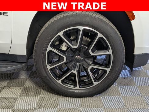 Used 2022 Chevrolet Tahoe RST w/ Luxury Package AWD/4WD image 31
