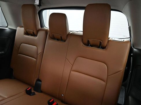 Used 2025 Nissan Pathfinder Platinum w/ Cargo Package FWD image 23