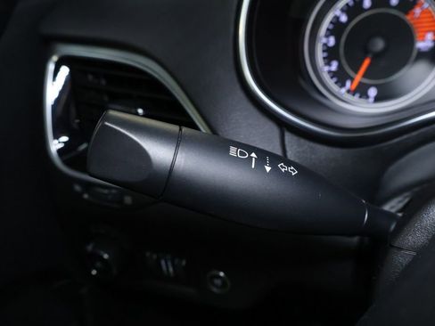 Used 2019 Jeep Cherokee Limited image 25