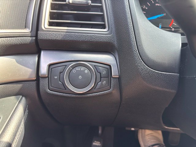Used 2018 Ford Explorer XLT FWD image 25