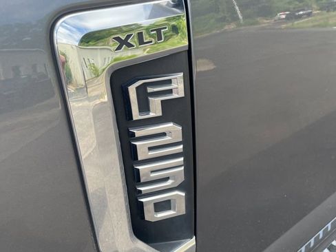 Used 2021 Ford F250 XLT w/ XLT Premium Package AWD/4WD image 12