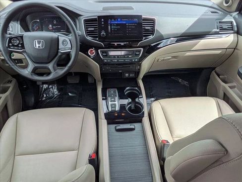 Used 2021 Honda Pilot Touring image 17