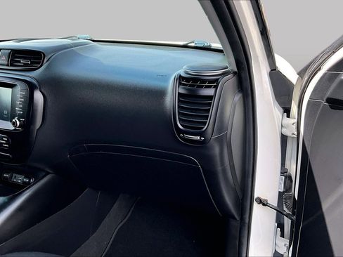 Used 2019 Kia Soul + FWD image 12