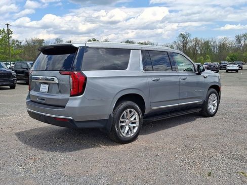Used 2023 GMC Yukon XL SLT w/ SLT Luxury Package AWD/4WD image 9