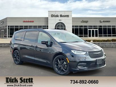 Used 2025 Chrysler Pacifica Limited