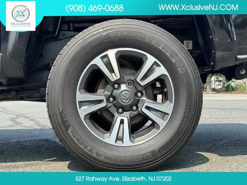 Used 2019 Toyota Tacoma TRD Sport w/ Technology Package image 31