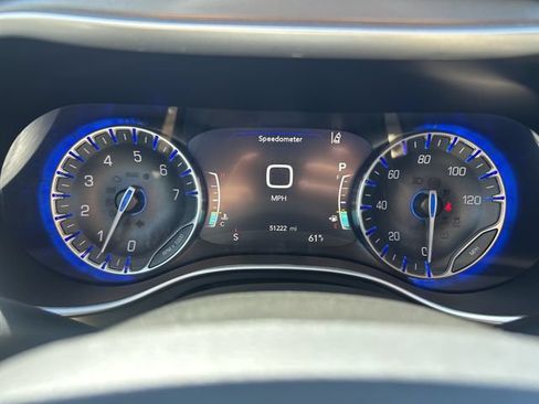 Used 2023 Chrysler Pacifica Touring-L FWD image 16