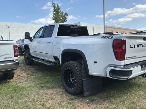 Used 2020 Chevrolet Silverado 3500 High Country w/ LPO, Hitch Package AWD/4WD image 9