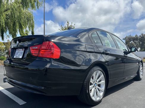 Used 2010 BMW 328i Sedan RWD image 3