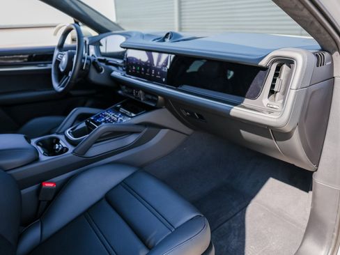 New 2025 Porsche Cayenne Turbo image 27
