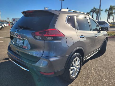 Used 2019 Nissan Rogue SV FWD image 4